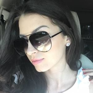 Meet your Posher, Alicia